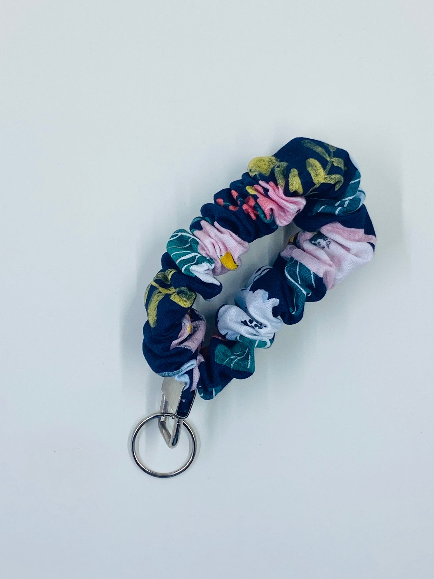 scrunchie wristlet - navy floral