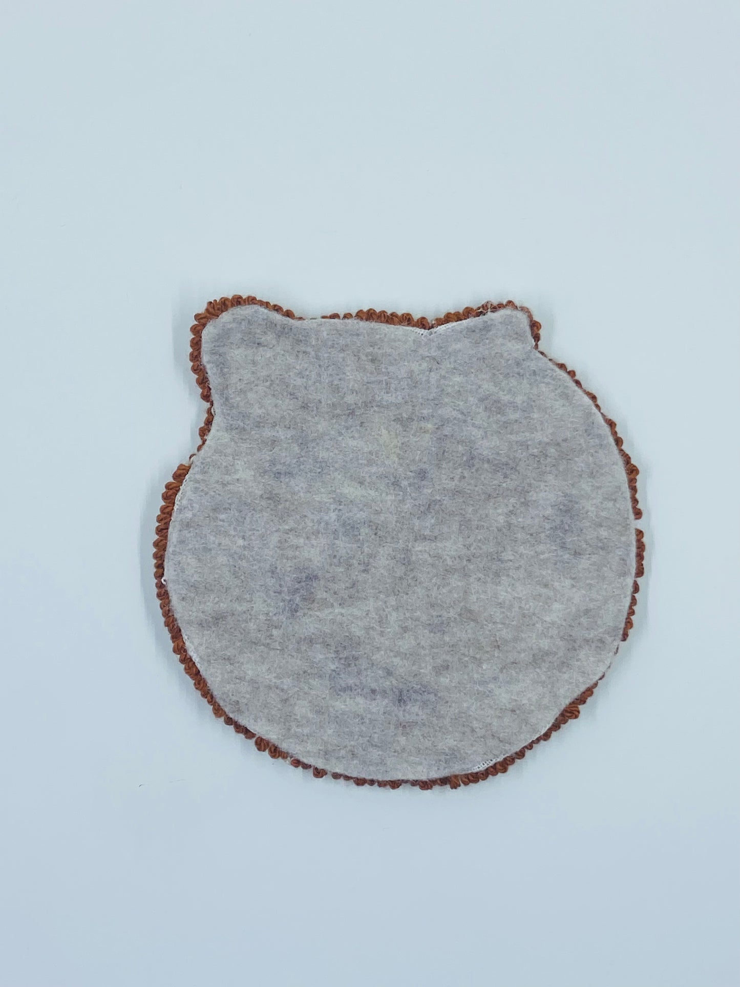 punch needle mug rug - sleepy kitty