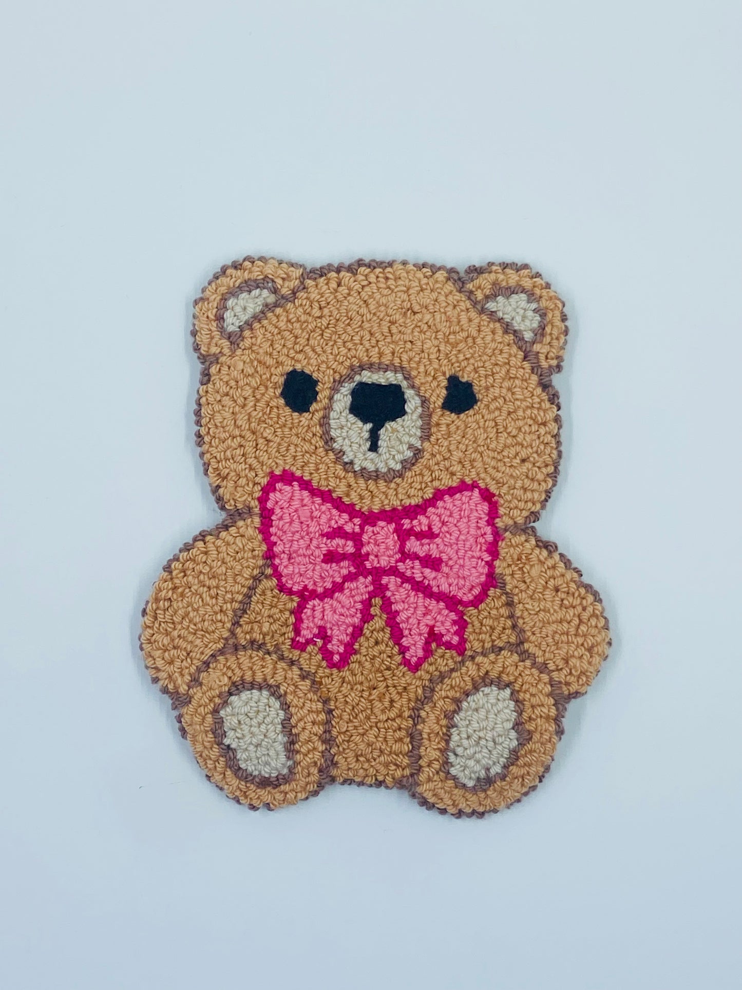 punch needle mug rug - teddy bear bow